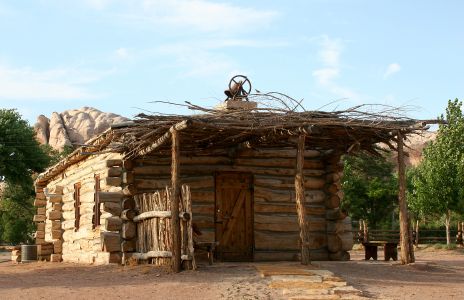 Log Cabin in Bluff, UT