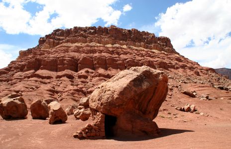 Rock House and Vermillion Cliffs, AZ (If photo does not appear, please reload this page.)